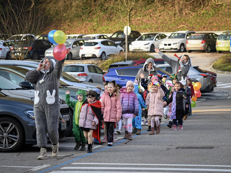 Maškare iz Vrtca Pravljica obiskale Mestno občino Krško