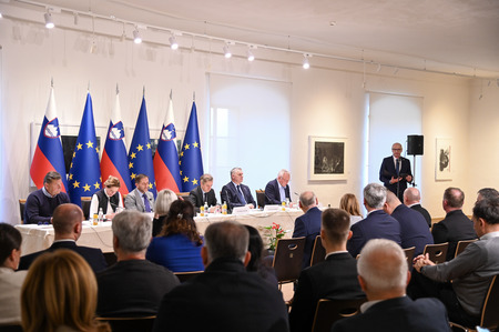 Vlada Republike Slovenije v sklopu obiska v Posavju obiskala tudi Mestno občino Krško