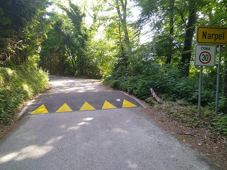 Prometna ureditev v naselju Narpel