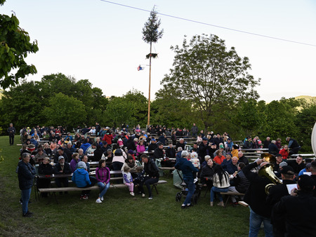 Na Trški Gori zagorel jubilejni 40. prvomajski kres
