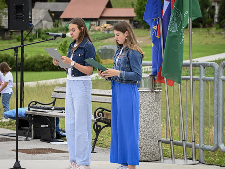Namenu uradno predali odsek obnovljene ceste na ribnik v Stolovniku 