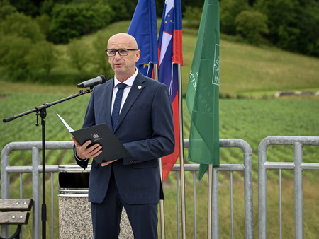 Namenu uradno predali odsek obnovljene ceste na ribnik v Stolovniku 