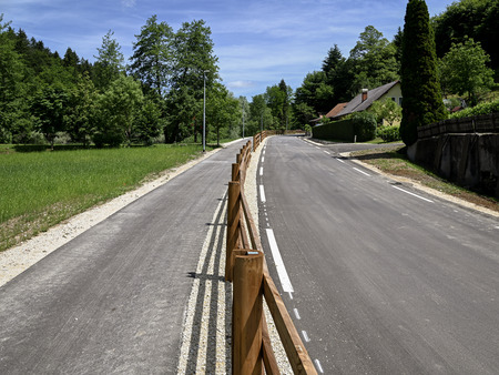 Obnovljena cesta na ribnik v Stolovniku