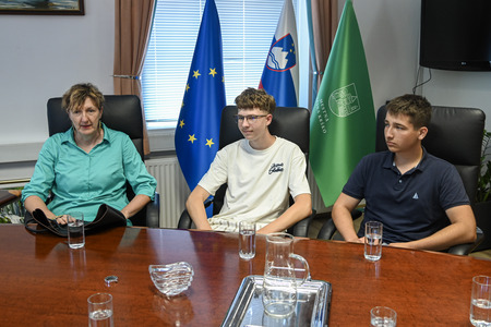 Podžupanja Mojca Kranjec Križan sprejela udeleženca državnega tekmovanja Kaj veš o prometu