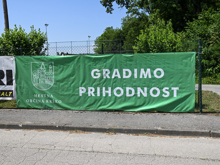 Prva lopata za projekt izgradnje kanalizacije in druge infrastrukture v Gržeči vasi in Malem Podlogu