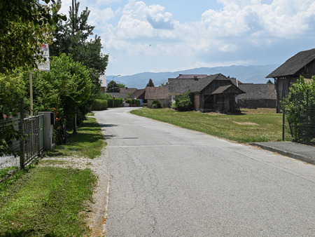Prva lopata za projekt izgradnje kanalizacije in druge infrastrukture v Gržeči vasi in Malem Podlogu