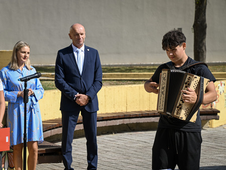 Osnovna šola XIV. divizije Senovo bogatejša za nov kombi