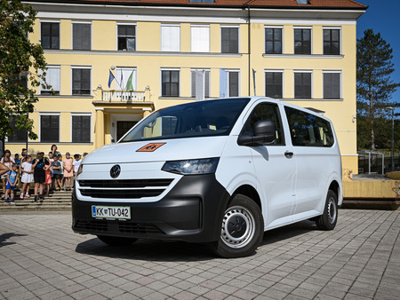 Osnovna šola XIV. divizije Senovo bogatejša za nov kombi