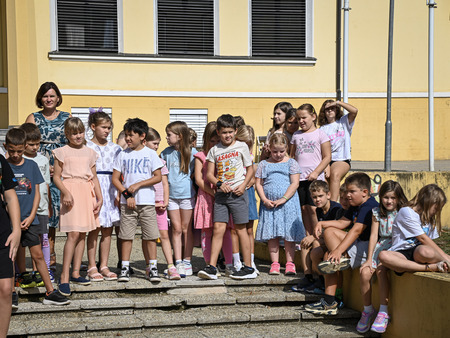 Osnovna šola XIV. divizije Senovo bogatejša za nov kombi