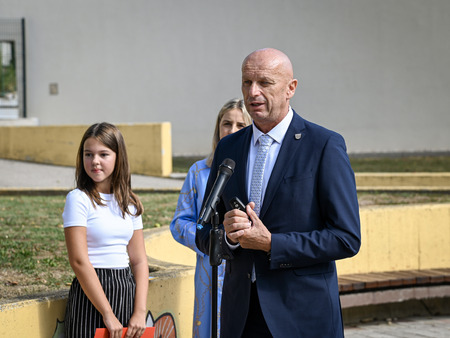 Osnovna šola XIV. divizije Senovo bogatejša za nov kombi