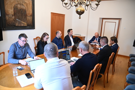 Prvi sestanek delovne skupine za pripravo izhodišč za ločitev dejavnosti gospodarskih javnih služb iz družbe Kostak, d. d.
